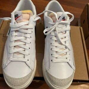 EUC with Box Woman’s Nike Blazer Low Platform